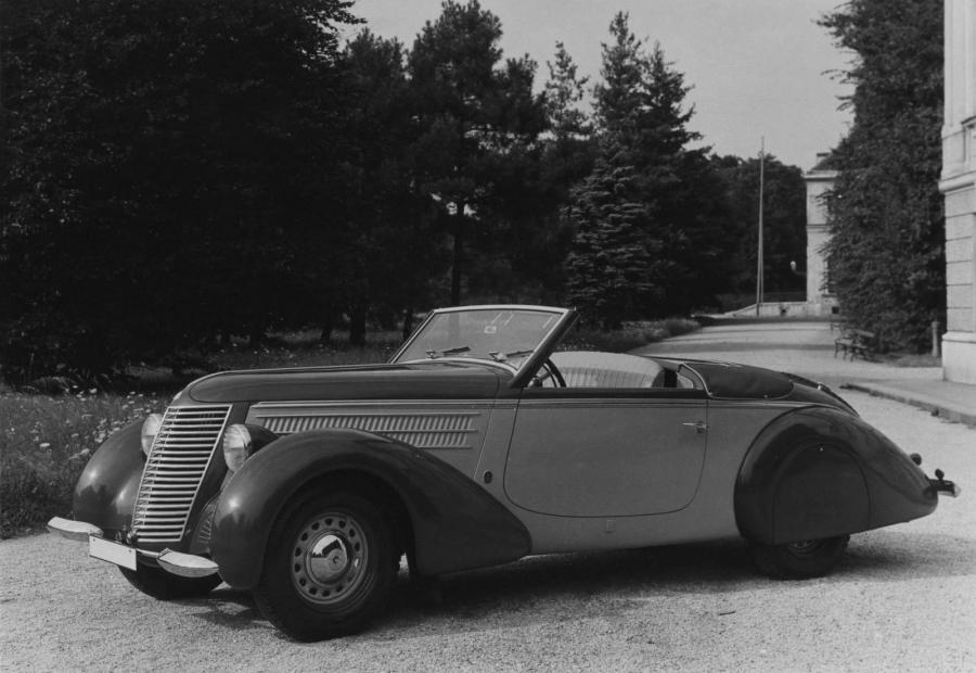 Steyr 220 Sport Cabriolet von Glaser 1939 года  (фото 1 из 2)